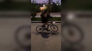 HỌC SINH MỚI LỚN NGÁO ĐÁ RA ĐƯỜNG THÁC LOẠN