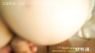 Cha dượng chim bé gạ địt 2 cô con gái mới lớn P2