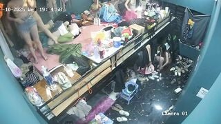 Hack cam phòng thay đồ của mấy e phò KTV,nhìn bẩn bẩn chứ em nào cũng xinh như hoa