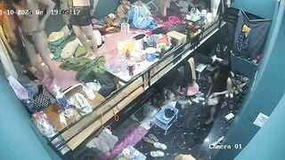 Hack cam phòng thay đồ của mấy e phò KTV,nhìn bẩn bẩn chứ em nào cũng xinh như hoa
