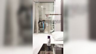 Bố dượng dắt con gái vú bự vào ks bú vú bắt e bú lồn địt tê hết cả bím em
