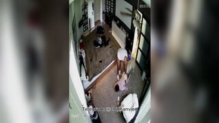 Hack Camera Chồng Cho Chó Liếm Lồn Vợ Rồi Địt