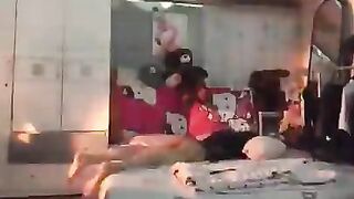 Cô bé 16 tuổi em thích nằm ngủ ko mặc quần.