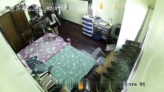 Bố Dượng Gắn Camera Quay Lén Phòng Con Gái Mới Lớn
