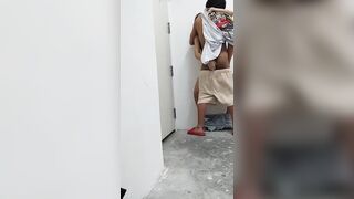 Cận cảnh hiếp dâm em gái tại cầu thang
