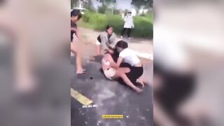 Xem các cháu cấp 2 mới lớn đánh nhau lột đồ phê quá