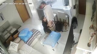 Check camera thấy vợ ân ái cùng cha chồng