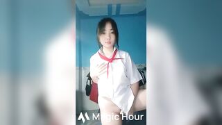 Lần đầu em show lồn