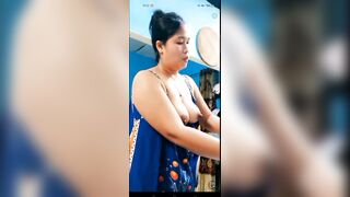 MBBG KHOE VÚ BỰ TRONG LÚC NẤU ĂN CHO BỒ TRẺ