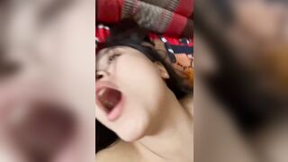 Em teen Thái Lan vú bự xinh dâm chịch cùng a bị a bóp mỏ rồi phụt đầy tinh lên mồm