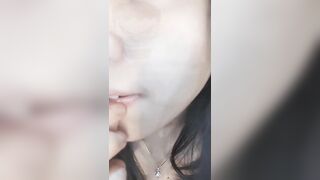 Nghịch lồn tí đã chảy nước gái dâm vú to lồn múp thủ dâm