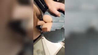 khoét đúng 1 lỗ để thằng bạn đút cặc vào lúc nứng