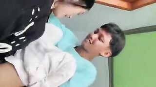 Cậu chuyện anh họ hơi phèn nhưng được đụ em gái 16 tuổi rất ngon.