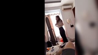 Nhật Hân để lộ video cười toe toét khi làm tình
