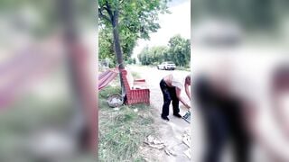 Con đĩ Phô dâm, Public Hở Vú Lồn Mua Dưa Hấu của ông già xem lồn