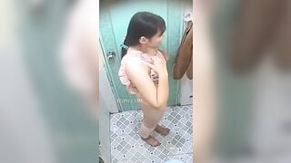 DƯỢNG QUAY LÉN CON THAY ĐỒ VỪA XEM VỪA HỒI HỢP SỢ BỊ PHÁT HIỆN