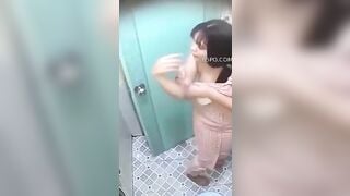 DƯỢNG QUAY LÉN CON THAY ĐỒ VỪA XEM VỪA HỒI HỢP SỢ BỊ PHÁT HIỆN