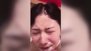Mới mút có tí đã không chịu nổi bắn hết lên mặt