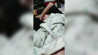 Lỡ móc con em họ mạnh quá nó khóc luôn