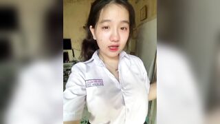 Cặp vú ngoại cỡ kia mà là học sinh lớp 10 ấy hả 🙄