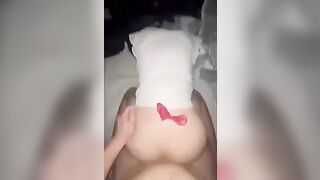 Doggy em nó sướng quá lén tháo bao chơi trần địt xuất trong cho em dính