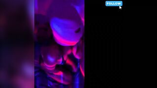 Ghệ mặc lót ren dùng sextoy thẩm du ướt nhẹp cả cái cô bé chờ anh bồ tới giải quyết