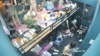 Hack cam ổ gái KTV, mà phòng bày bừa dữ quá