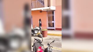 Đón em họ 2k8 đi học về rồi dạy quan hệ địt không bao bắn tinh vào lồn vú to lồn khít