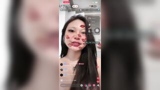 Elina Nhật Hạ Trả Kèo Tikok Vạch Vú trước gương