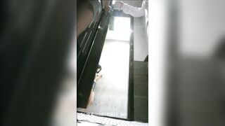 2 cô bạn thân, Rủ nhau vào WC Daid cùng nhau lộ lồn