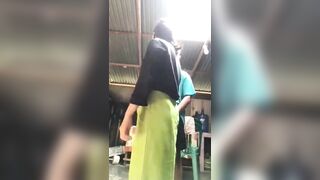 Cháu họ 2k9 đến nhà dì xin đụ ai dè dì chu đít đưa lồn cho đụ thật.