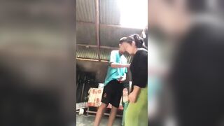 Cháu họ 2k9 đến nhà dì xin đụ ai dè dì chu đít đưa lồn cho đụ thật.