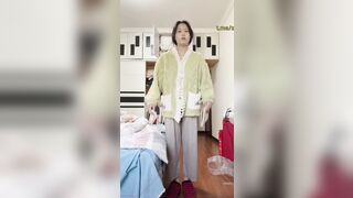 E gái TQ vú bự cực xinh đứng khỏa thân đọc thông tin cá nhân để vay tiền khỏa thân #1