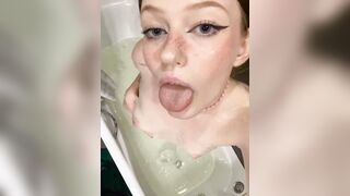 Em Tây xinh vú bự bím non cực phẩm show hàng xoa xà bông lên vú trg nhà tắm