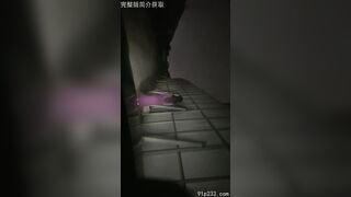 Cùng e ghệ dâm nữa đêm ra đường vừa lái xe vừa móc lồn nứng quá xún xe đụ public luôn