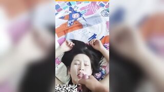Bắn Tinh Lên Đầy Mặt Bé SV Rồi Đút Cu Vào Mồm Cho Em Mút Nốt