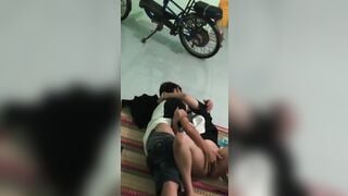 2 em hsinh c3 lén lút thủ dâm cho nhau bị hàng xóm phát hiện