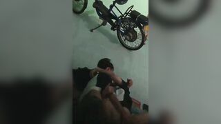2 em hsinh c3 lén lút thủ dâm cho nhau bị hàng xóm phát hiện