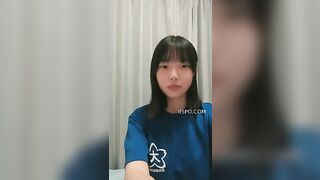 THẦY GIÁO SỐ HƯỞNG ĐƯỢC BÉ HS VÚ TO NHẤT LỚP CHO XEM