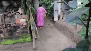 BÁ ĐANG QUÉT SÂN THÌ THẰNG CHÁU CHẠY LẠI ĐỊT