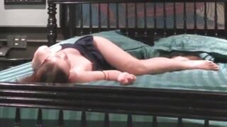nhậu sau rồi mà làm gì vậy em nứng à mà quằn quại thế