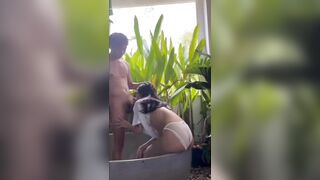 Phang em Thanh Ngân dưới vòi sen phê tận óc