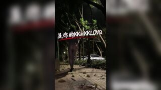 Bắt con đĩ slave KTV ra công viên, Bóp vú móc lồn bắn nước live sex rên rỉ nứng vck