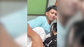 Vừa sướng vừa ngớ ngẩn của em trai 17 tuổi khi đụ chị họ ko biết cách đút cặc vào lồn