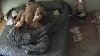 Soi cam thì thấy em trai đang địt vợ mình trong phòng ngủ khi đi công tác