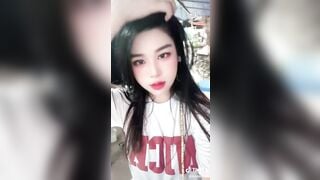 TikTok hot girl nằm ngửa sướng điên cuồng