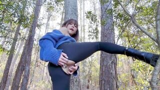 Gái xinh dâm vào rừng thủ dâm đổi gió