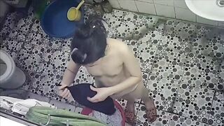Quay lén e gái mặt xinh nhưng "dép hơi lú"
