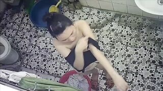 Quay lén e gái mặt xinh nhưng "dép hơi lú"