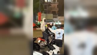 Show nude ăn mừng VN chiến thắng